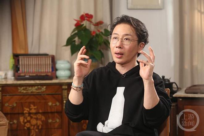 …网友花式“解密”刘谦魔术《画蛇添福AG真人平台夹层、道具书、裁剪页…(图2)